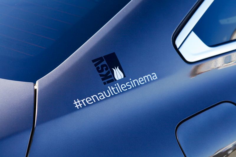 otomobilport.com.tr.Renault Filme Gider.2