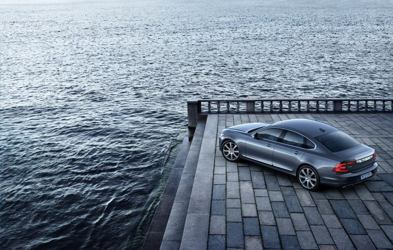 Location High-Rear Quarter Volvo S90 Mussel Blue