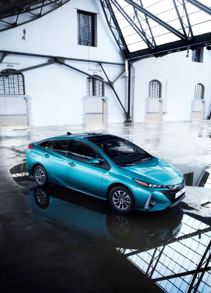 otomobilport-com-tr-toyota-prius_plug_in_hybrid