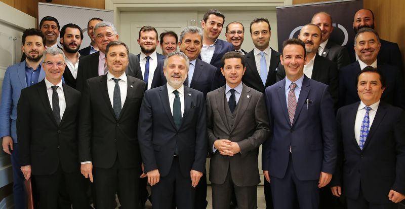 OYDER’ in Olağan Genel Kurulu’nda yapılan seçim sonrası Murat Şahsuvaroğlu yeni dönemde Yönetim Kurulu Başkanlığı görevini üstlenirken, Başkan Vekilliğine Zeynep Fidan Soysal, Başkan Yardımcılıklarına ise Turgay Mersin, Ömer Koyuncu, Uğur Yalçınkaya, Halef Günay, Uğur İnciroğlu getirildi. Yeni yönetim kurulunda, Kemal Altuğ Erciş, Hikmet Baran, Yüksel Ceylan, Murat Yeğin, Şemsi Durdu, Kemal Tepret, Uğur Güven, Gökhan Manisalı, Aykut Pektekin, Ali Erdem Cindilli, Erdinç Artkıy ve Turan Mutlu bulunuyor. Demirhan Dinç, Murat Mutlu ve Hamid Gülsoy ise yeni dönem Denetleme Kurulunu oluşturdular.