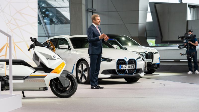 10 yılda 10 milyon elektrikli satacak