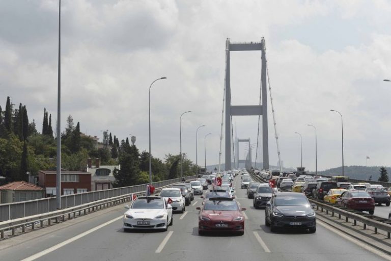 100 elektrikli bayram için toplandı