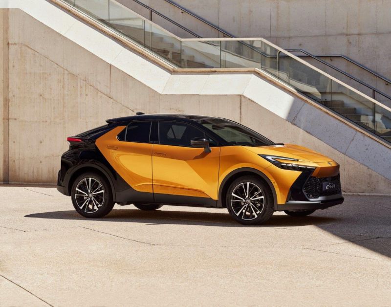 C-HR daha güçlenerek yenilendi