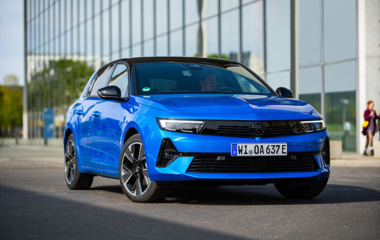 Astra 1.6 milyona elektriğe bağlandı