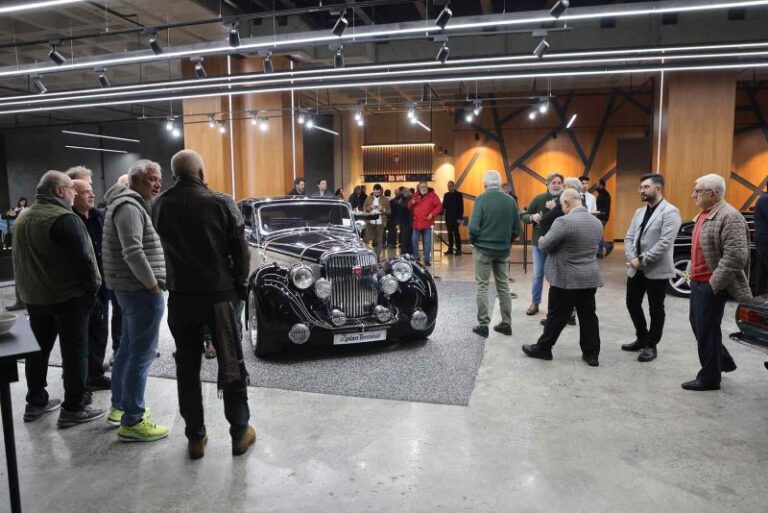 15 milyonluk klasik bir saatte satıldı