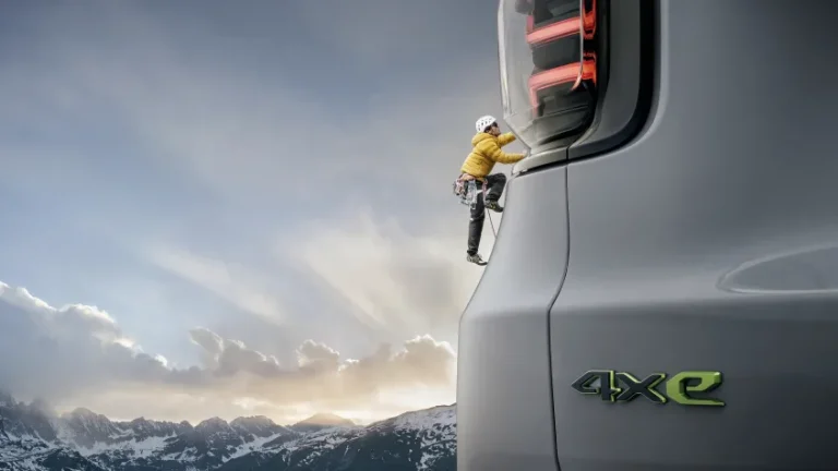 The North Face Jeep geliyor