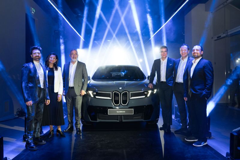 BMW İX3 açılışa özel geldi