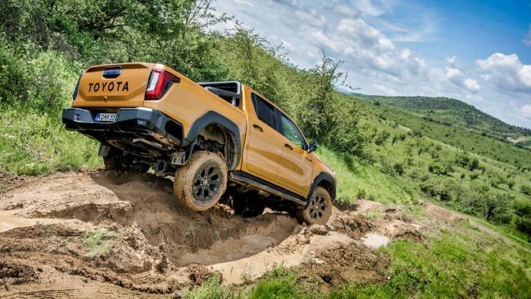 Yeni Hilux ağustosta bayilerde
